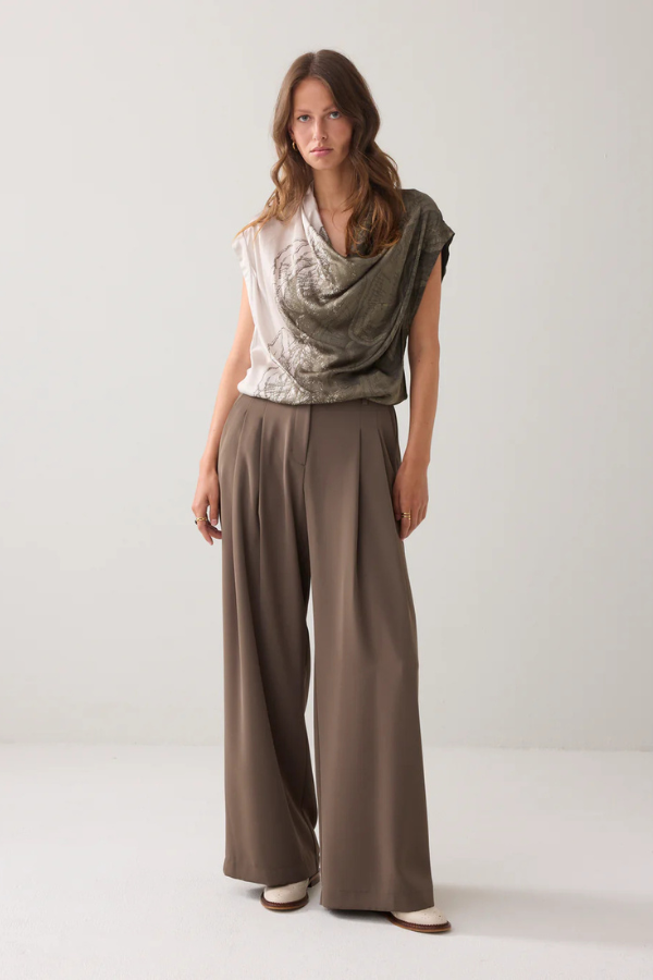 Summum Sleeveless Border Print Top