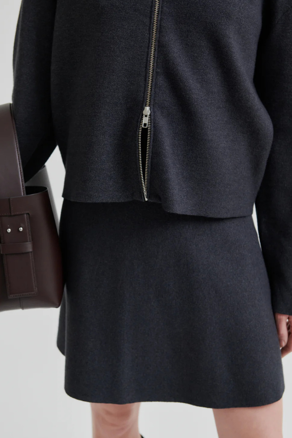 Second Female Collard Zipper Cardigan